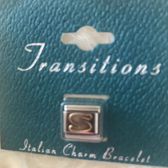 COPY - New Transitions charm with gold S 4/16$ - Picture 1 of 3